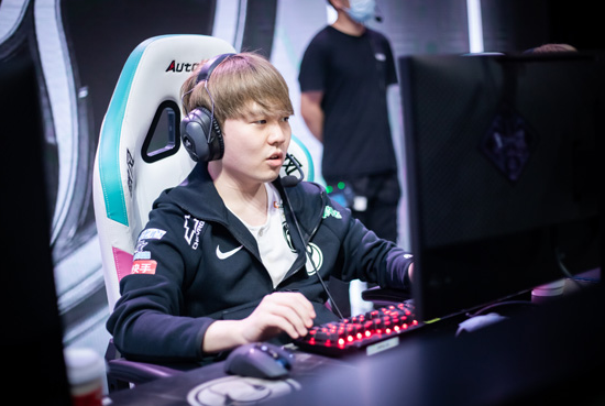 万江双节电竞赛事点燃商圈活力